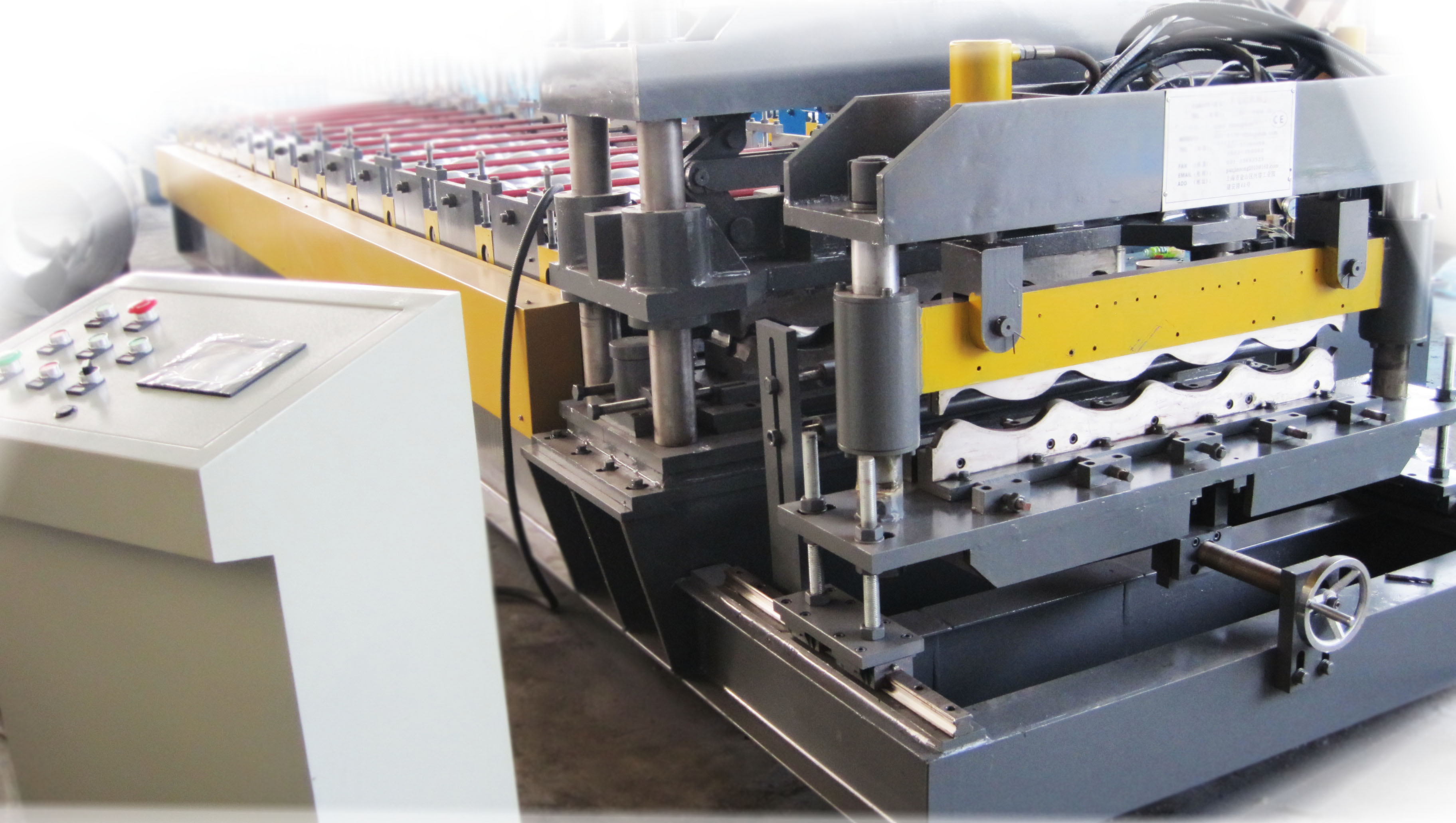 Metal glazed tile roll forming machine
