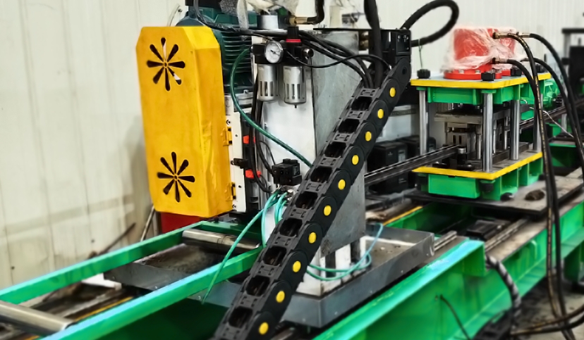 Fly saw cutoff solution