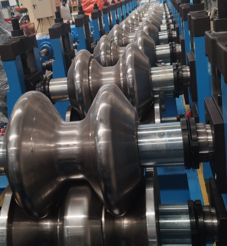 highway guardrail roll forming machine