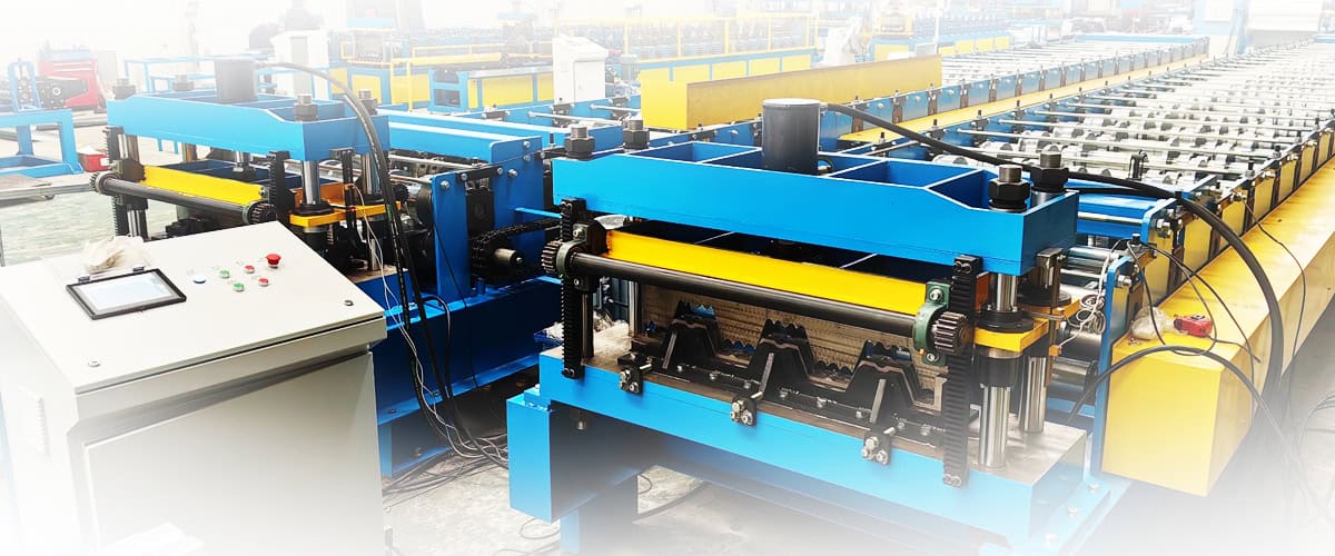machines de profilage à rouleaux pour tablier métallique